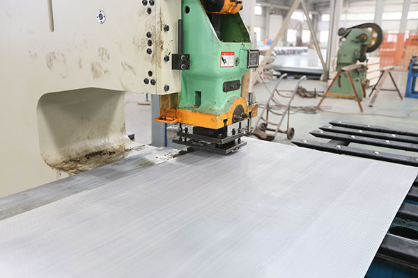 Línea de producción de mallas perforadas